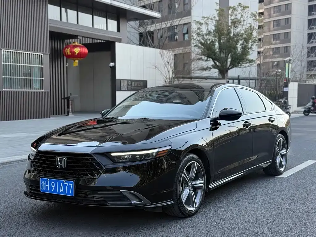 Honda Accord — фото 1
