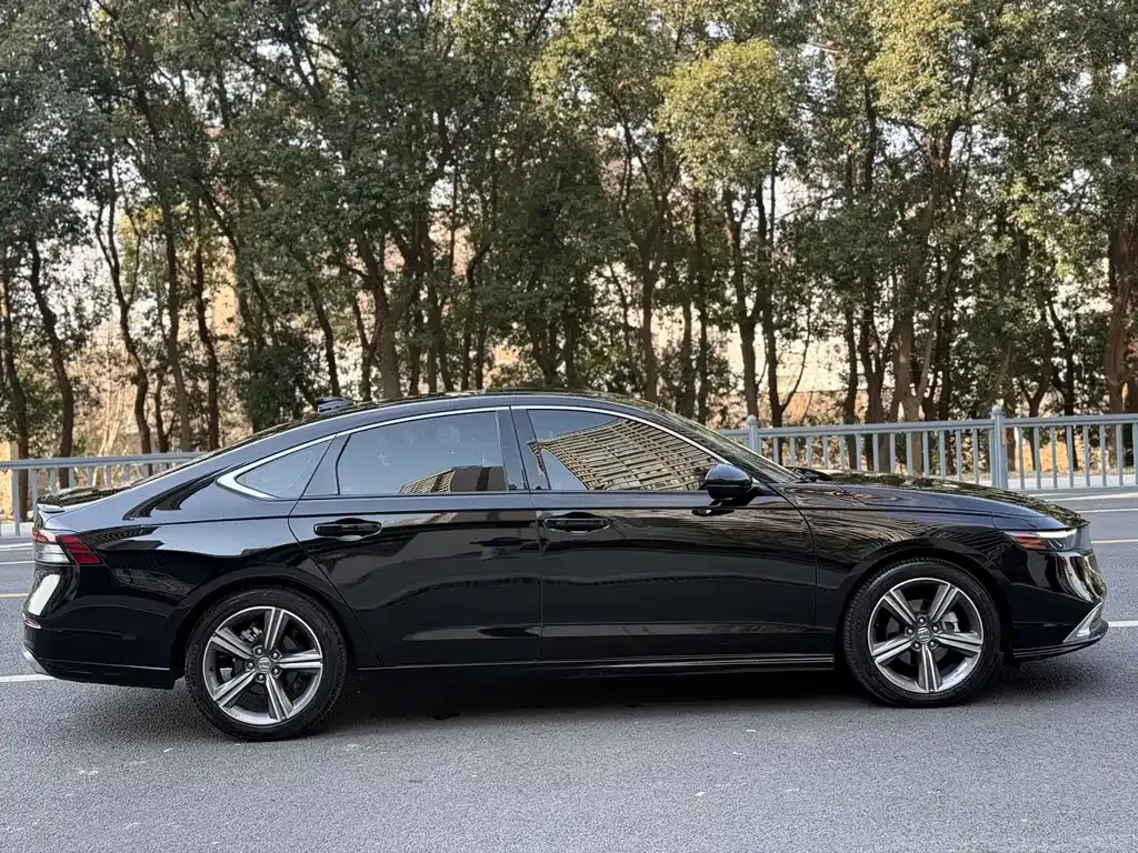Honda Accord — фото 10