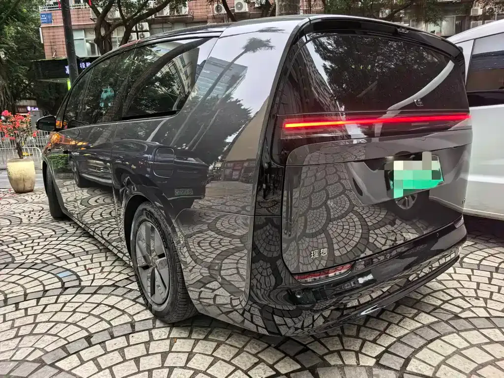 Li Auto MEGA — фото 4