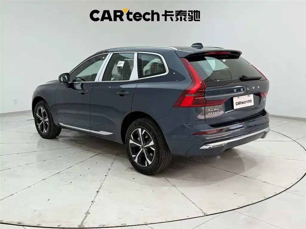 Volvo XC60 — фото 10