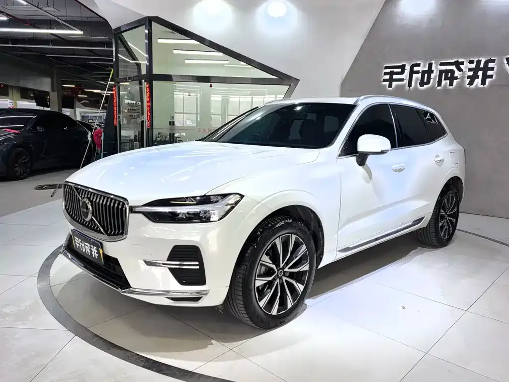 Volvo XC60 — фото 1