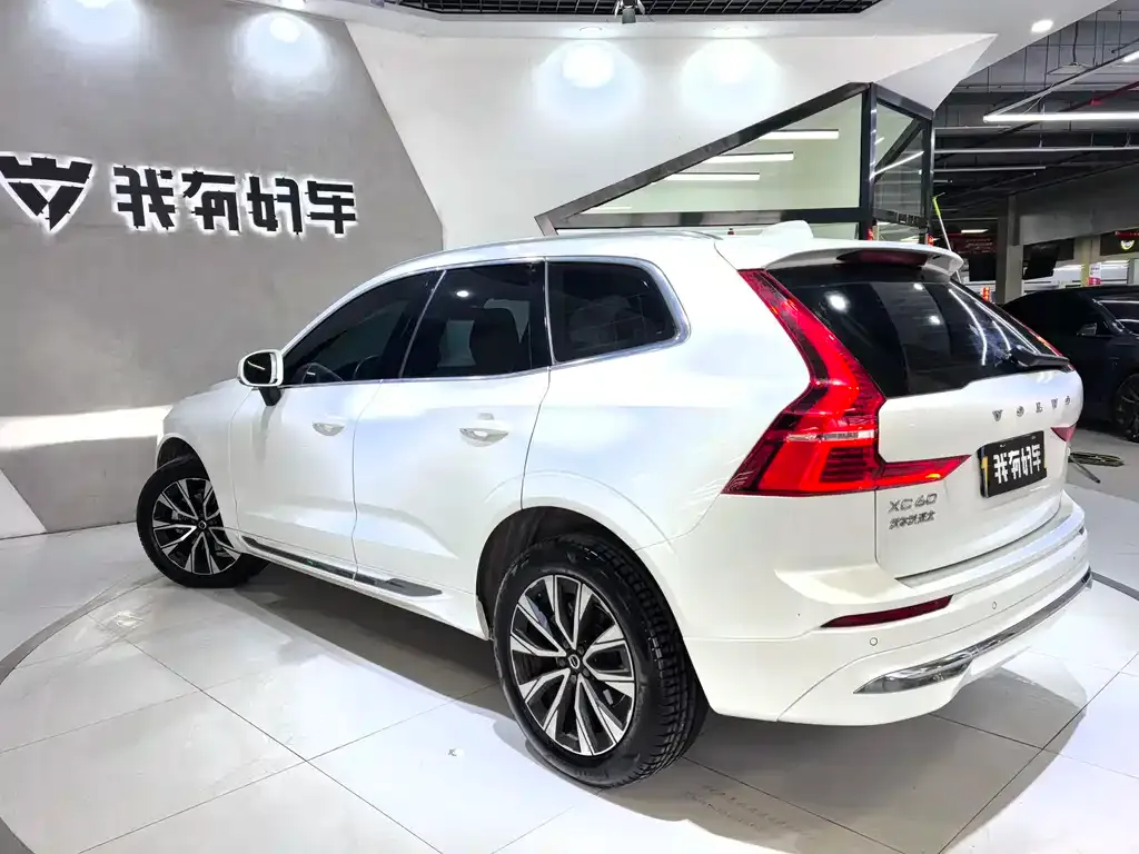 Volvo XC60 — фото 6