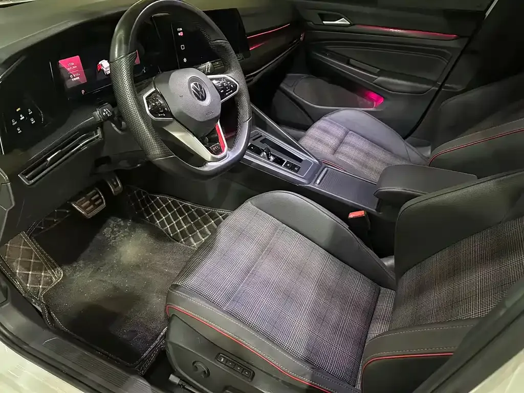 Volkswagen Golf GTI — фото 10