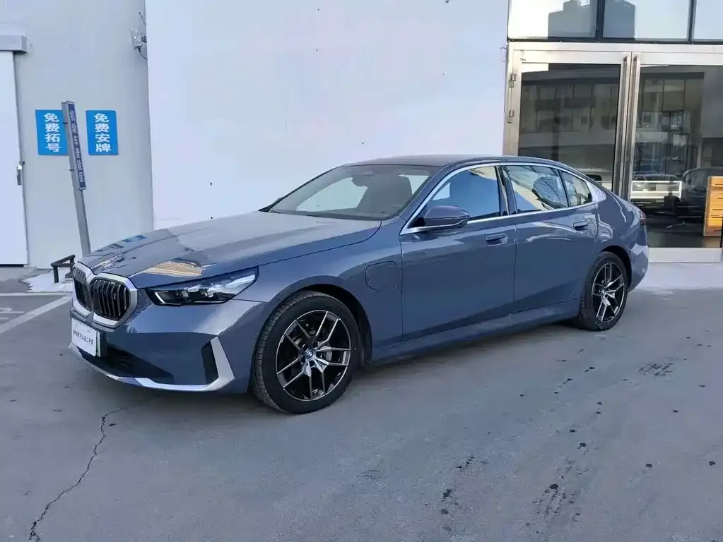BMW i5 — фото 1