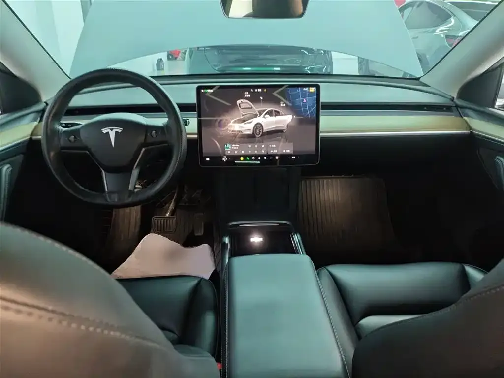 Tesla Model Y — фото 2