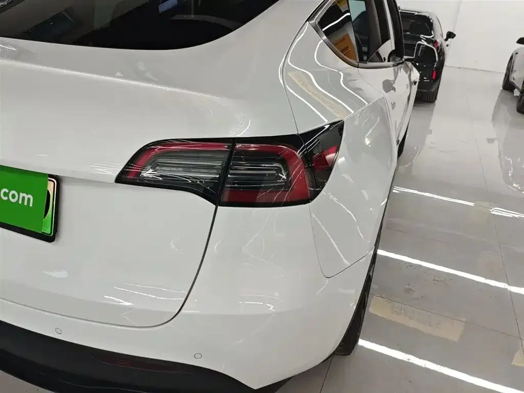 Tesla Model Y — фото 4