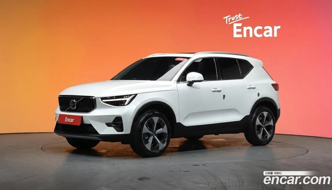 Volvo XC40 — фото 1