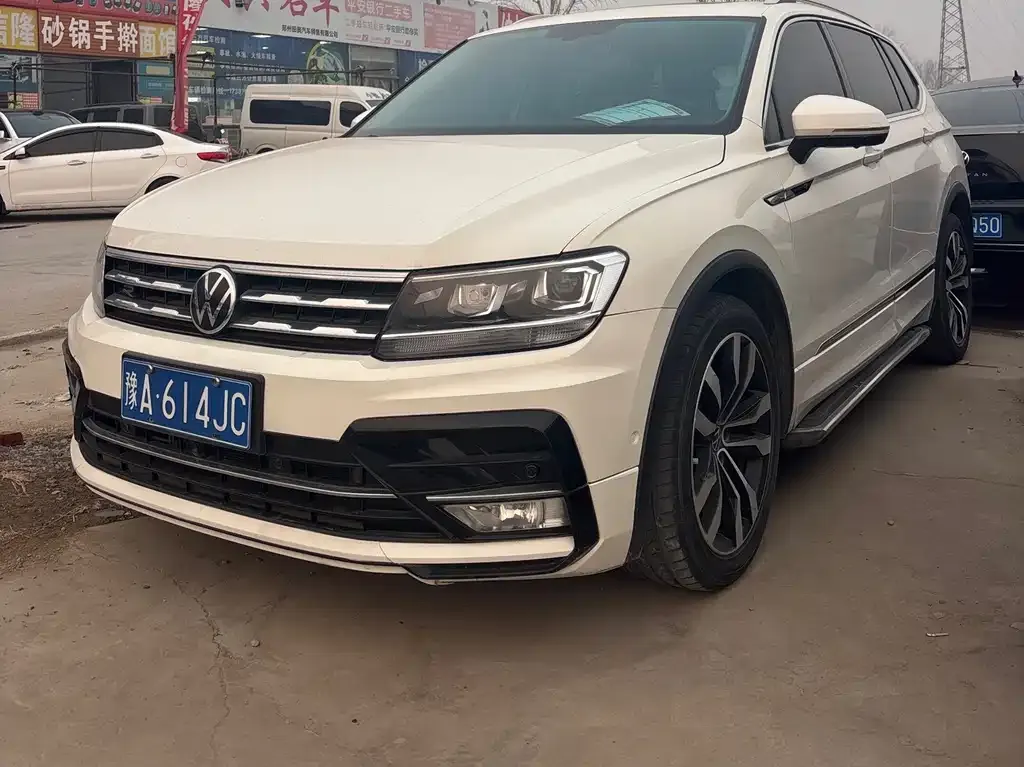 Volkswagen Tiguan L — фото 1