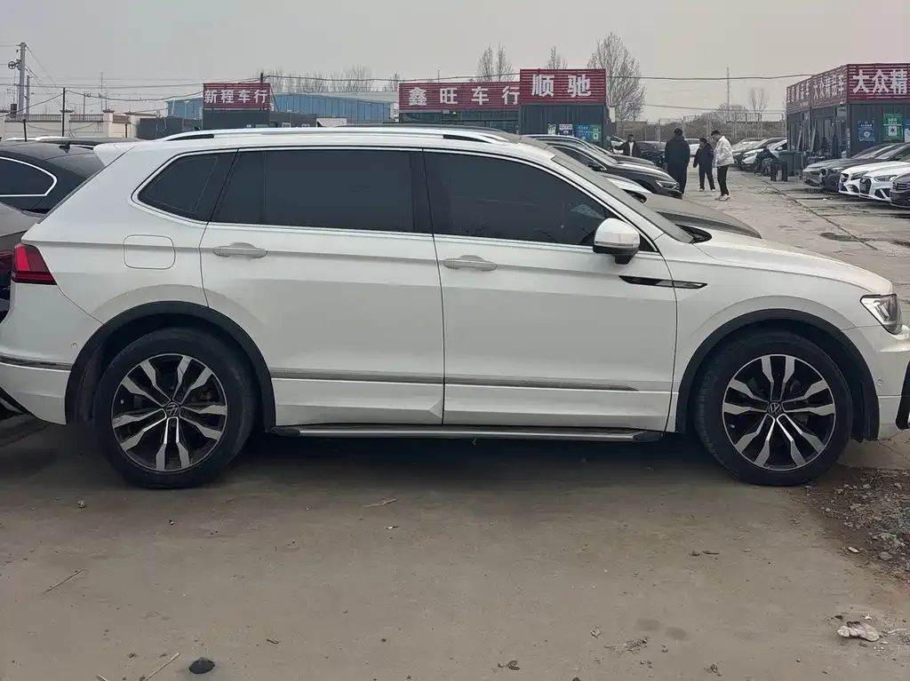 Volkswagen Tiguan L — фото 5