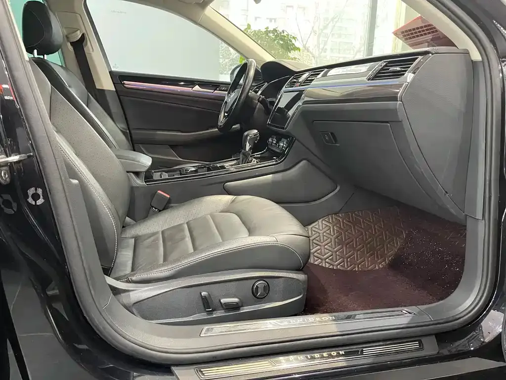Volkswagen Phideon — фото 10
