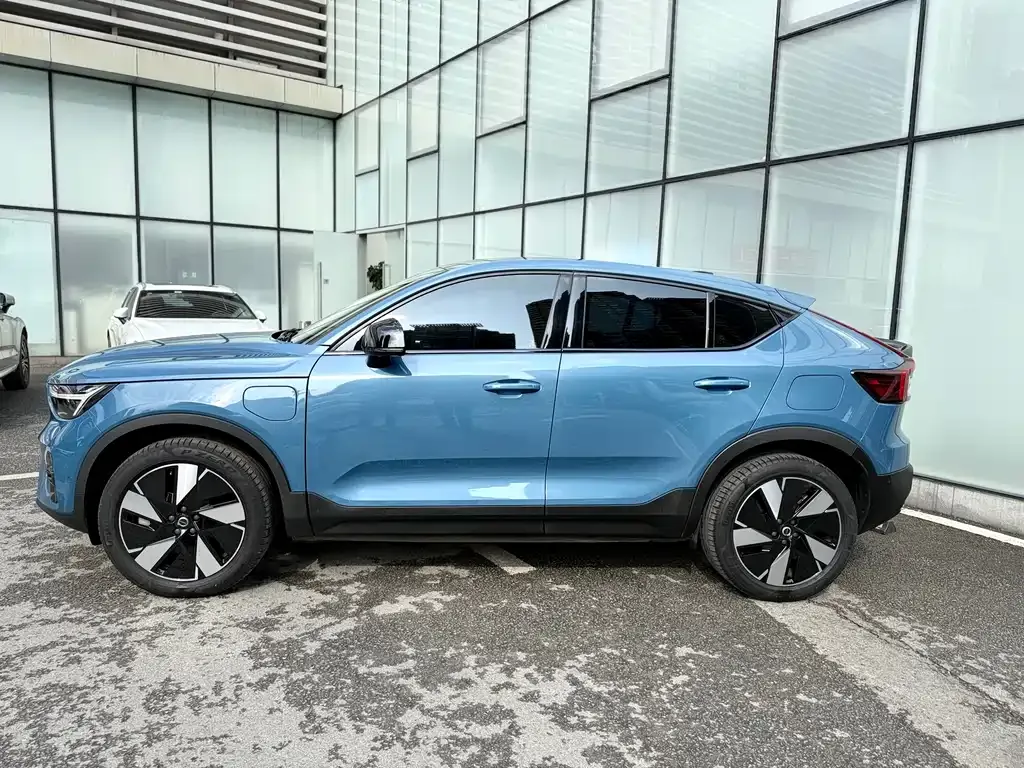 Volvo C40 — фото 3