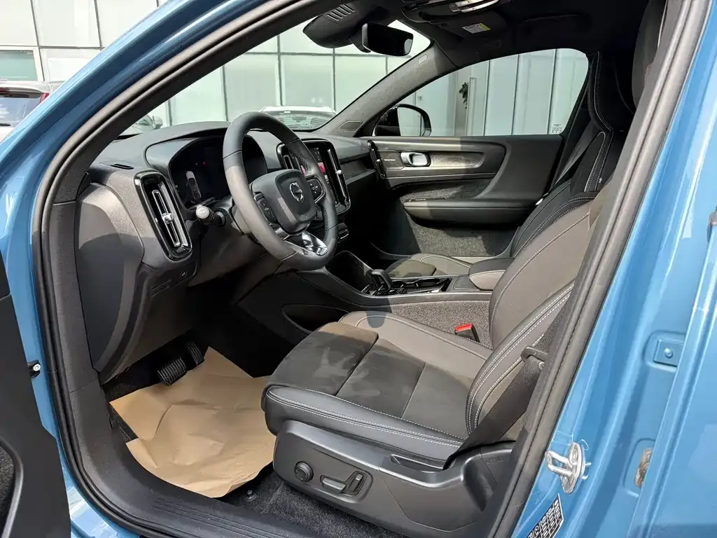 Volvo C40 — фото 2