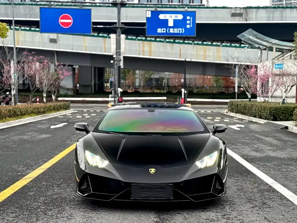 Lamborghini Huracan — фото 1