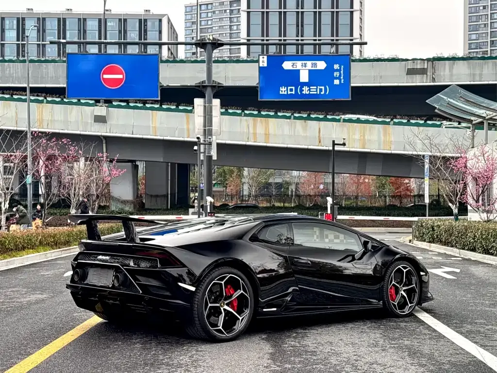 Lamborghini Huracan — фото 7