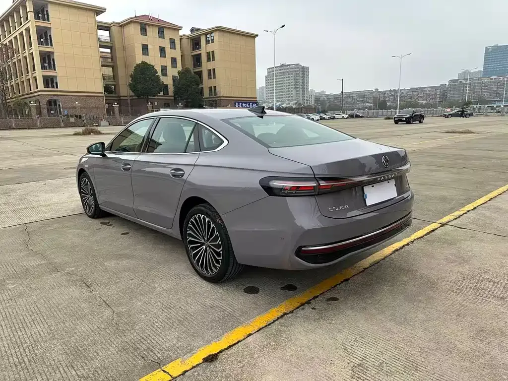 Volkswagen Passat — фото 8