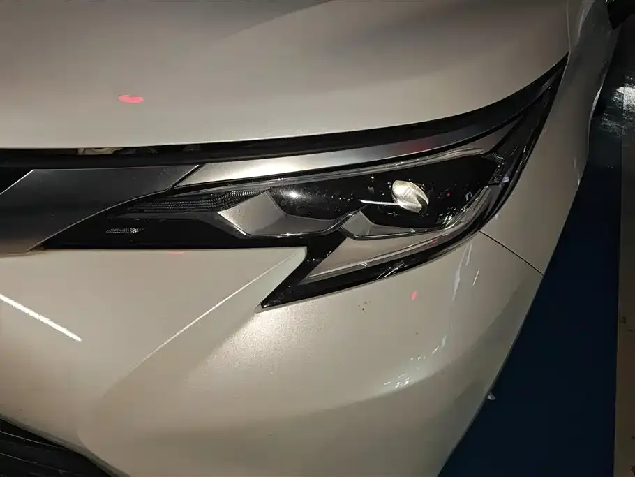 Toyota Sienna — фото 3