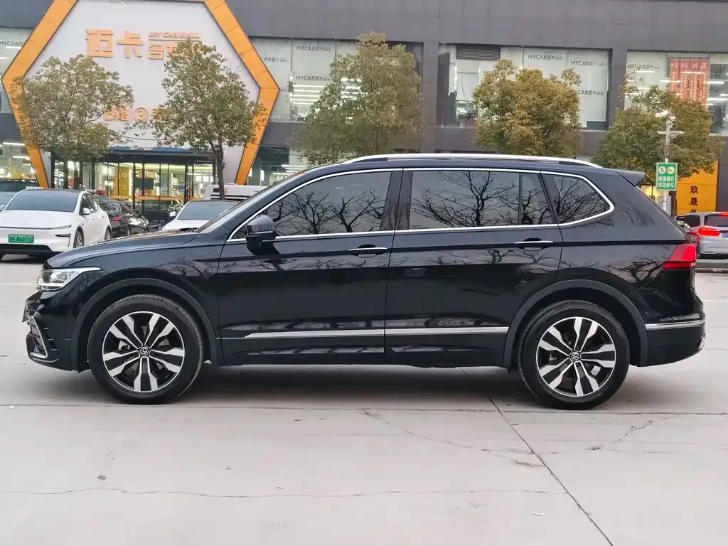 Volkswagen Tiguan L — фото 9