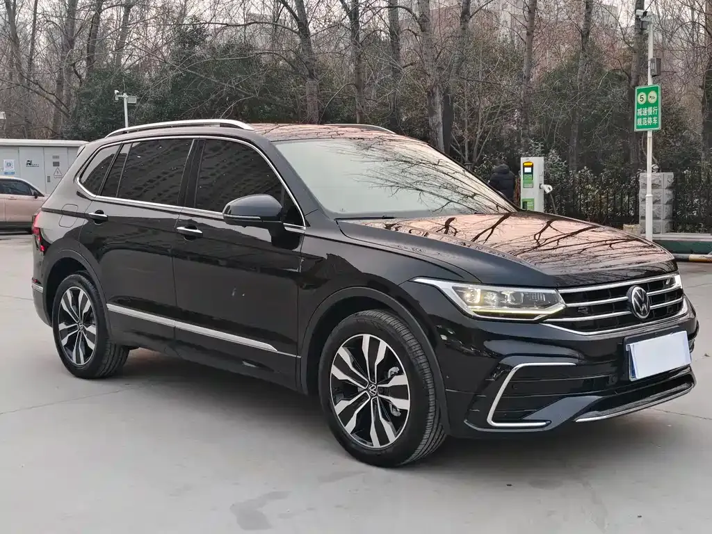 Volkswagen Tiguan L — фото 10