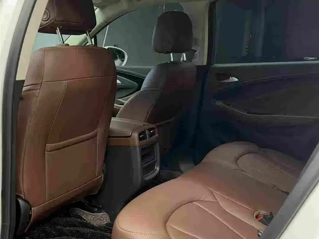 Buick Envision Plus — фото 2