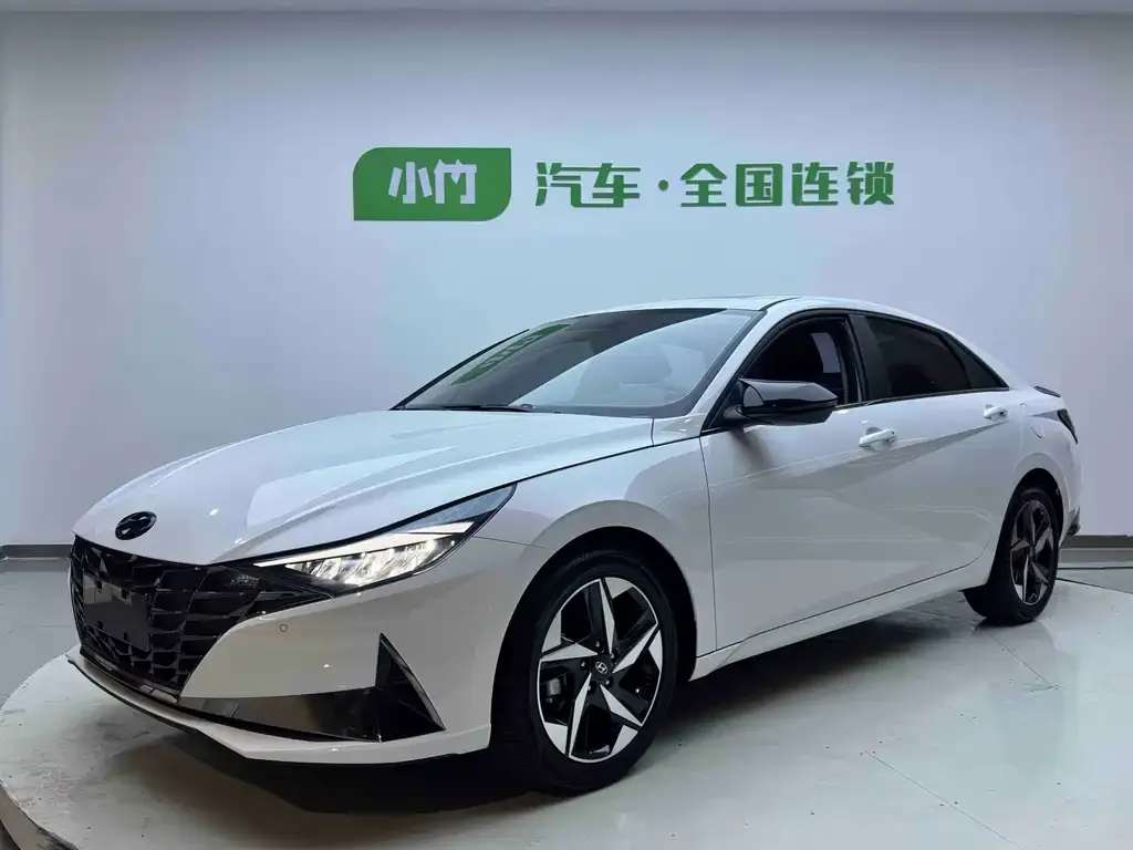 Hyundai Elantra — фото 1