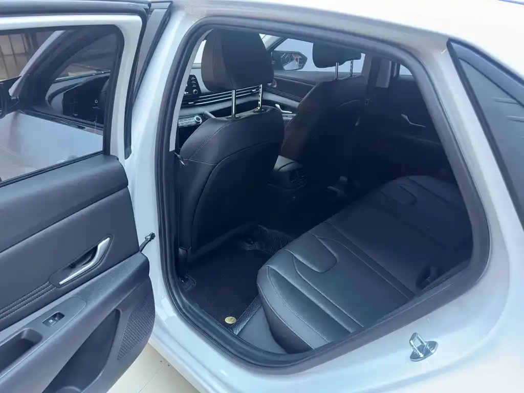 Hyundai Elantra — фото 4
