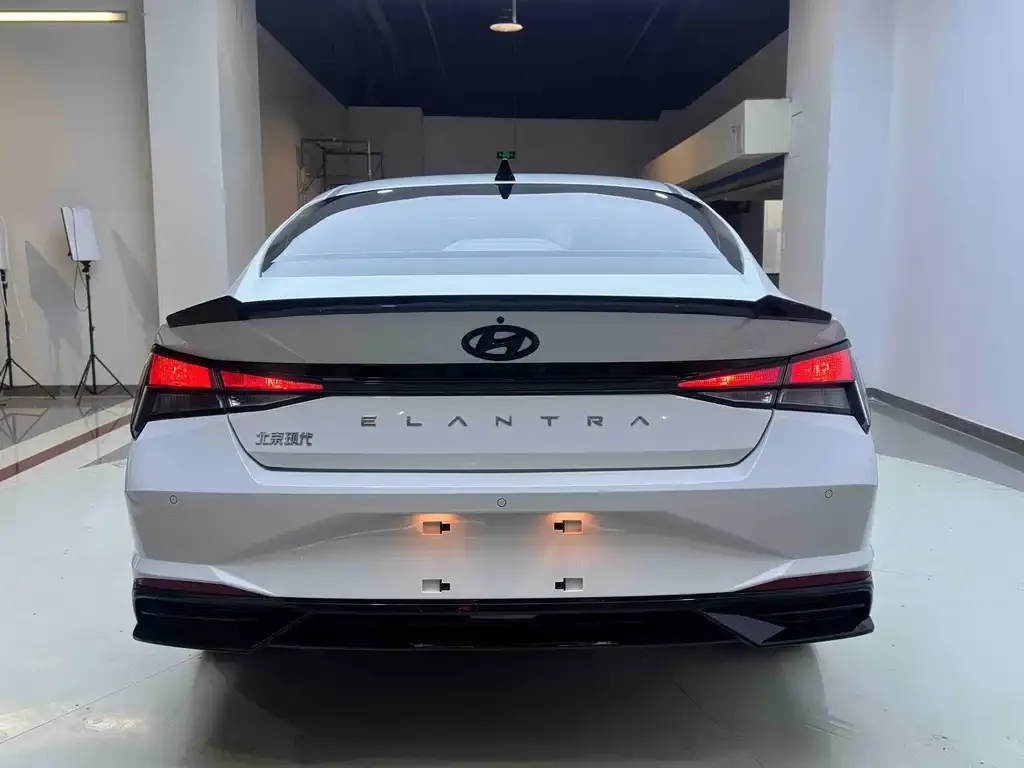 Hyundai Elantra — фото 2
