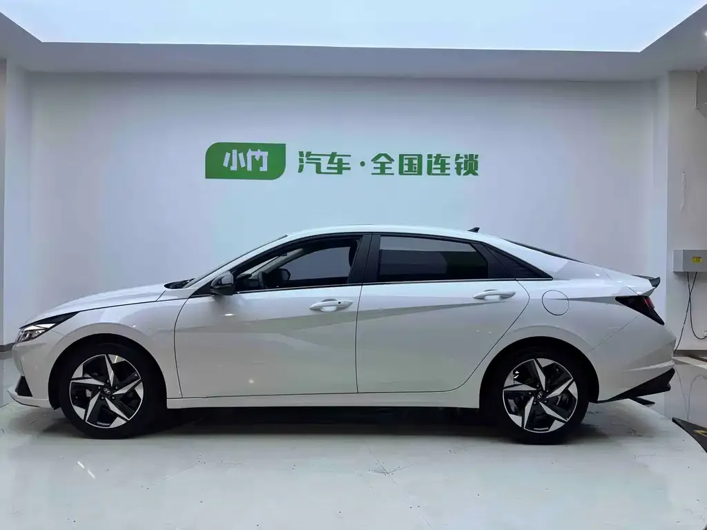 Hyundai Elantra — фото 3