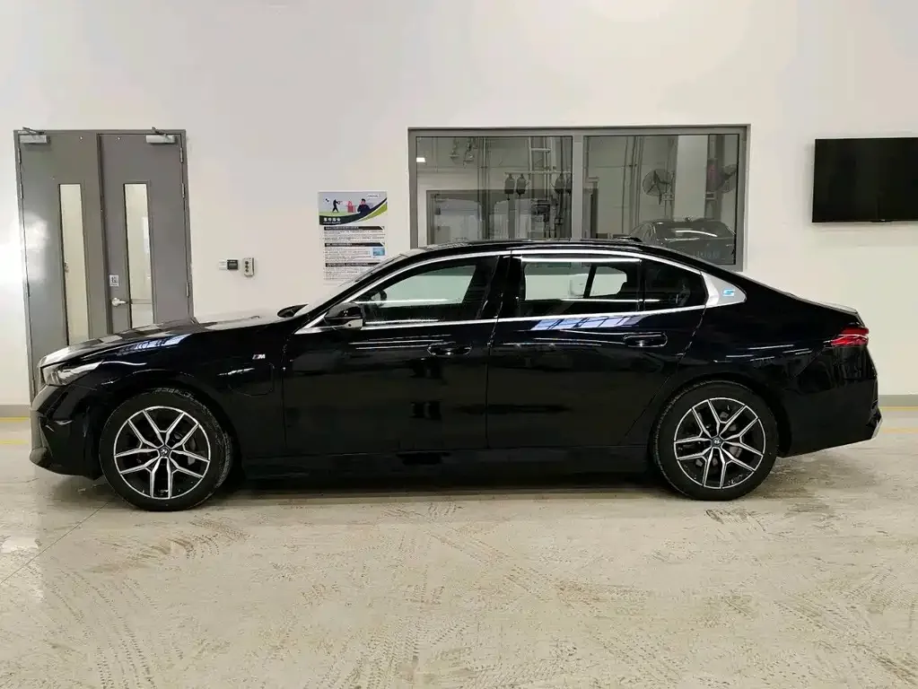 BMW i5 — фото 4
