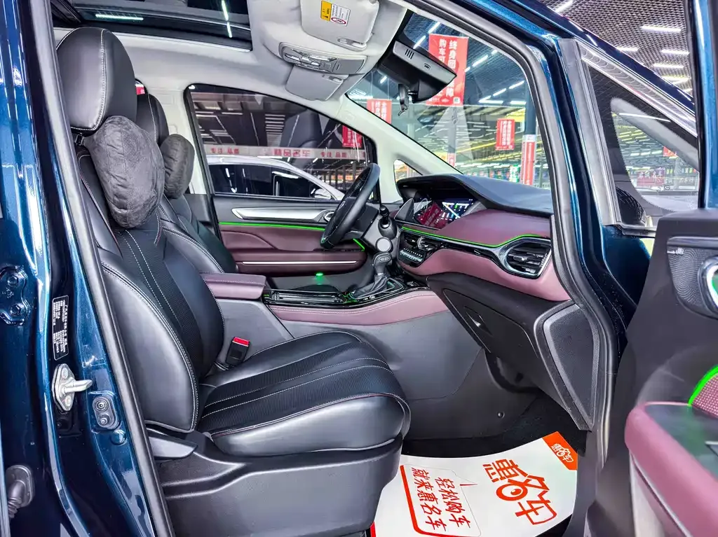 GAC Motor Trumpchi M6 — фото 10