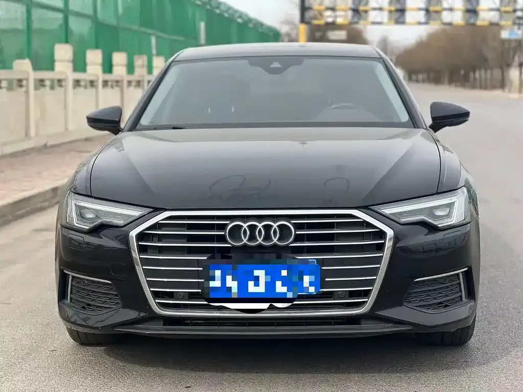 Audi A6L — фото 1