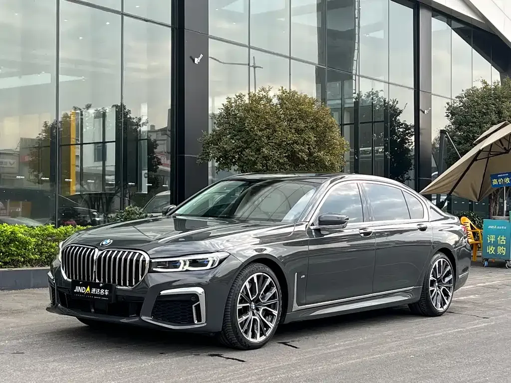 BMW 7 Series — фото 1