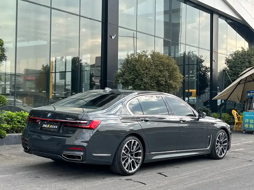 BMW 7 Series — фото 10