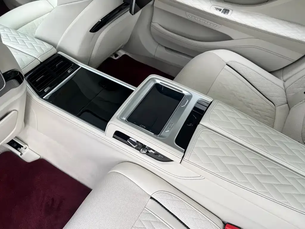 BMW 7 Series — фото 9