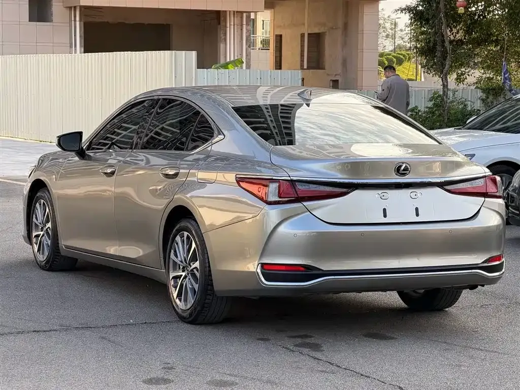 Lexus ES — фото 8