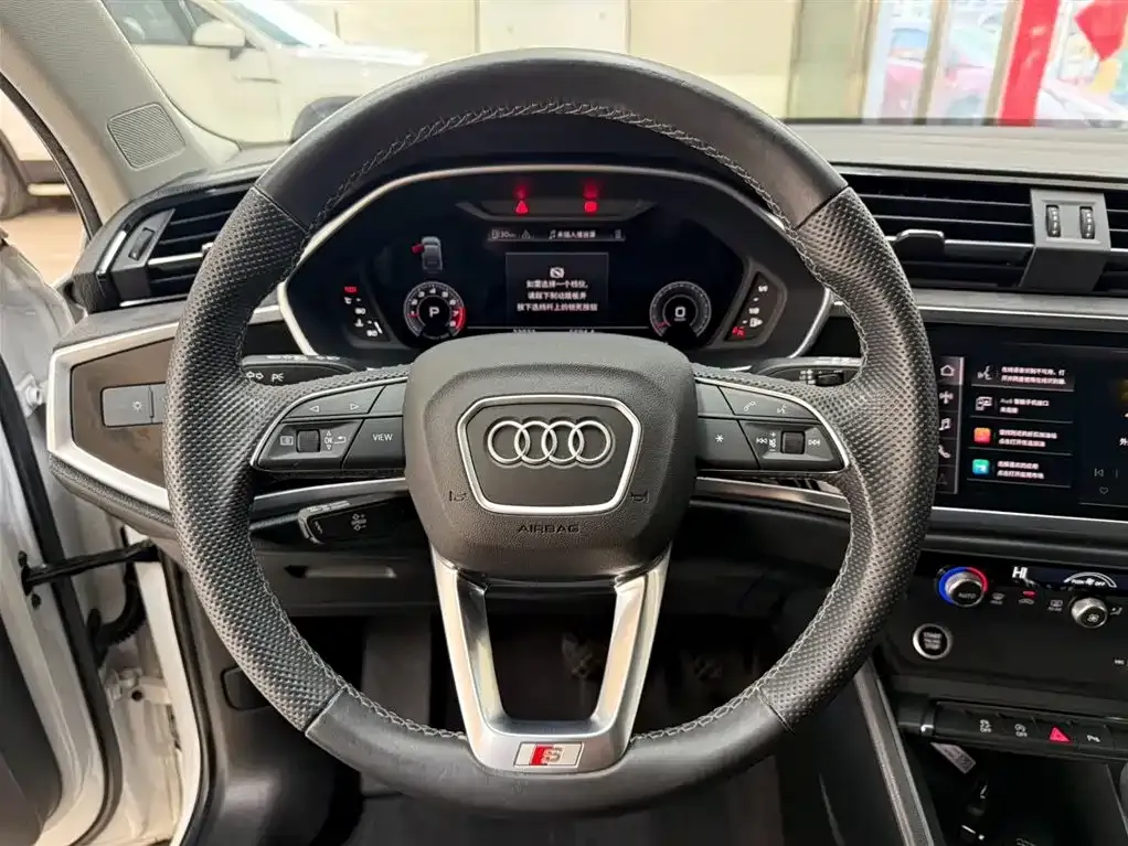 Audi Q3 Sportback — фото 2