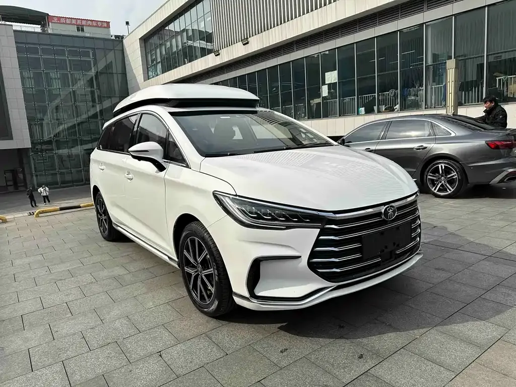 BYD MAX New Energy — фото 10