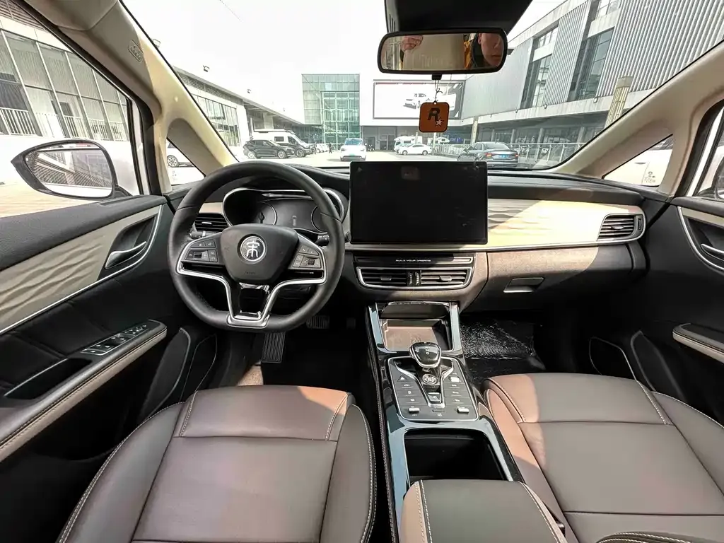 BYD MAX New Energy — фото 8