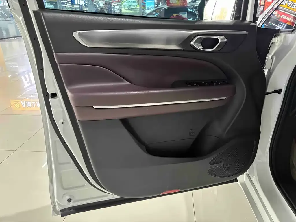 GAC Motor Trumpchi M6 — фото 8