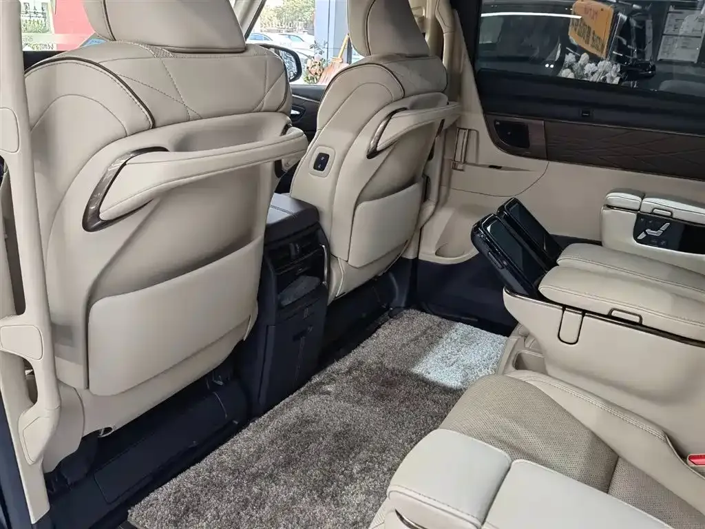 Toyota Vellfire — фото 9