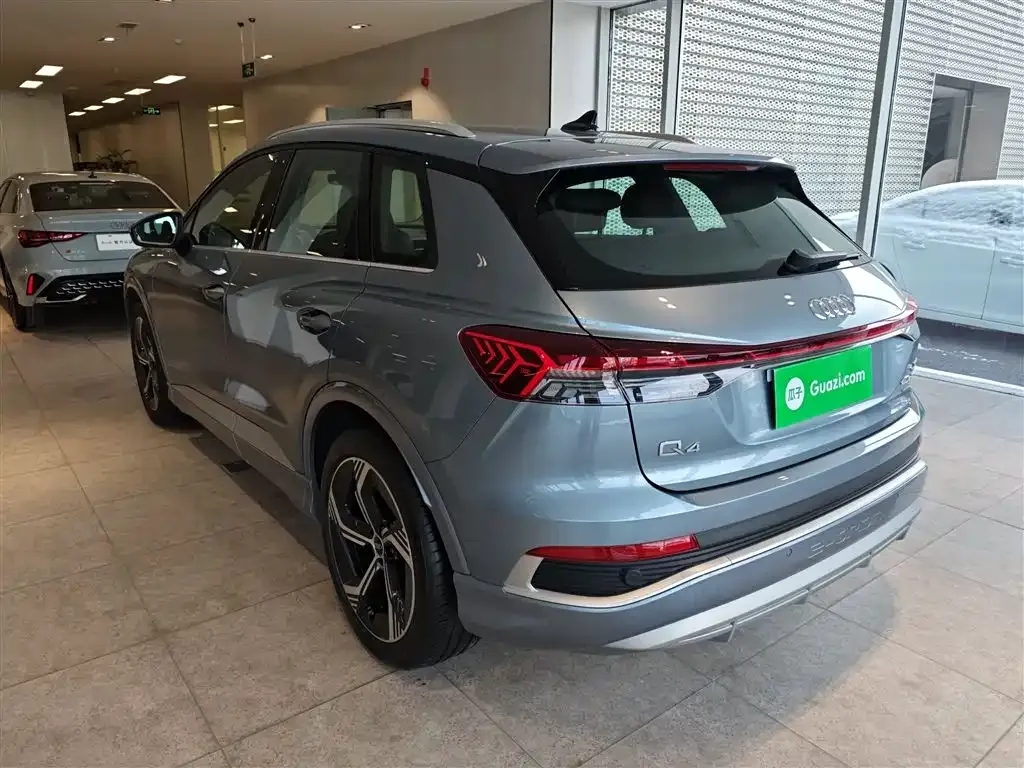 Audi Q4 e-tron — фото 10