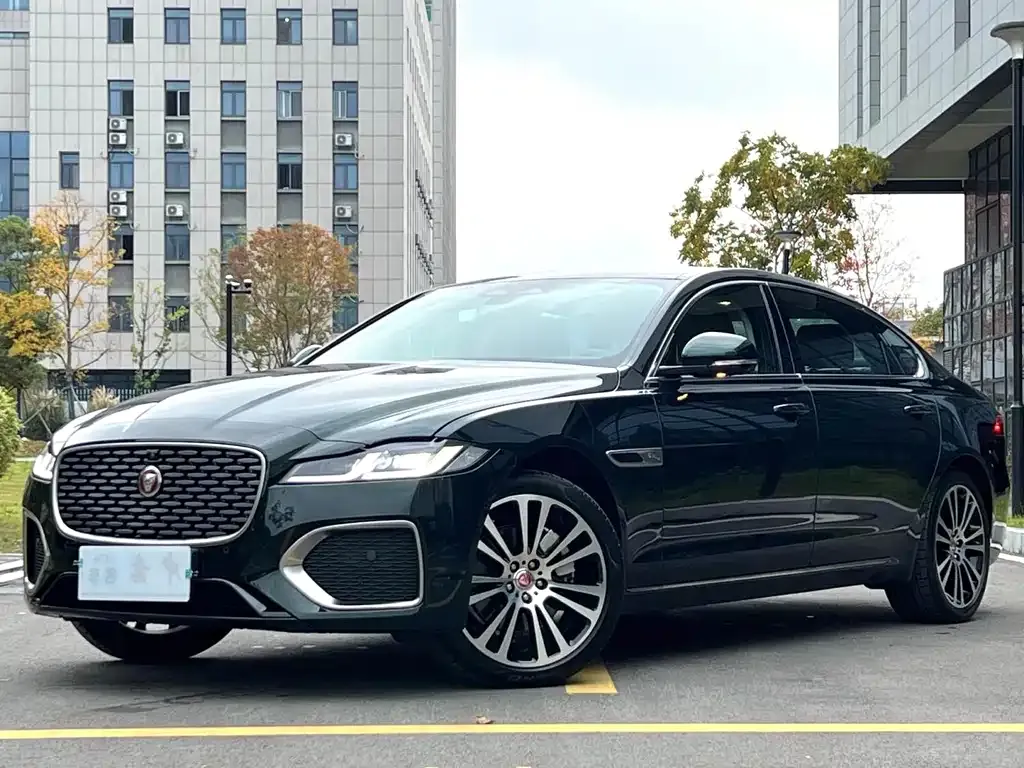 Jaguar XFL — фото 1