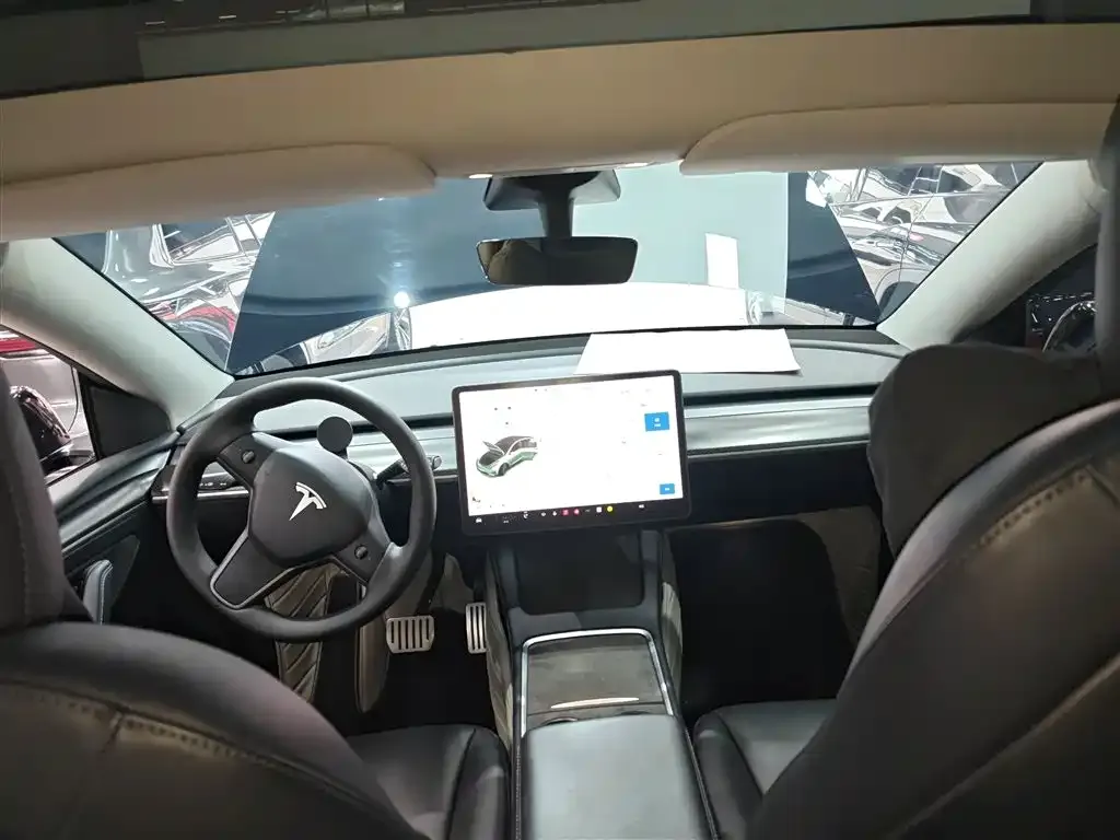 Tesla Model Y — фото 3
