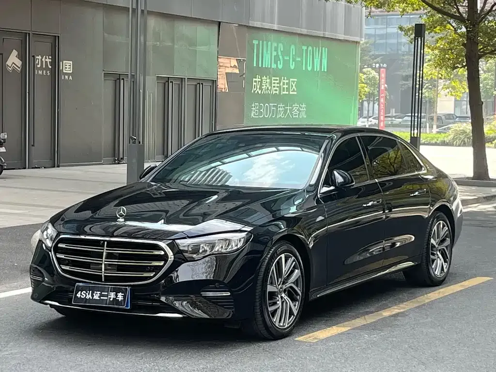 Mercedes-Benz E-Class — фото 1