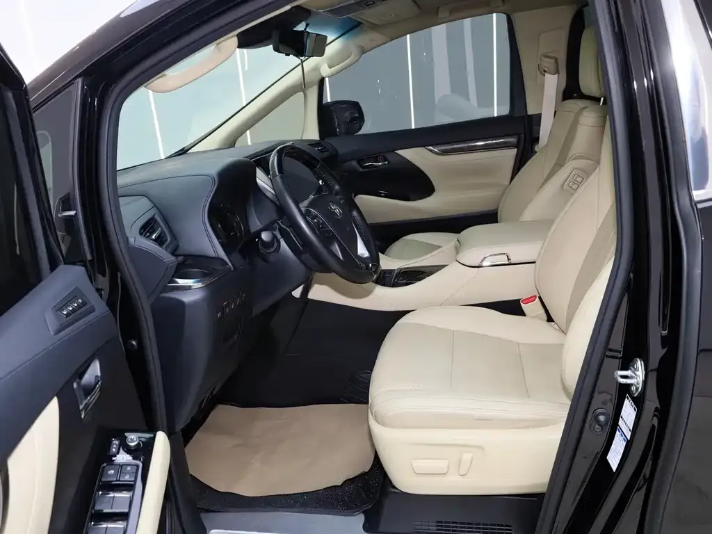 Toyota Vellfire — фото 10