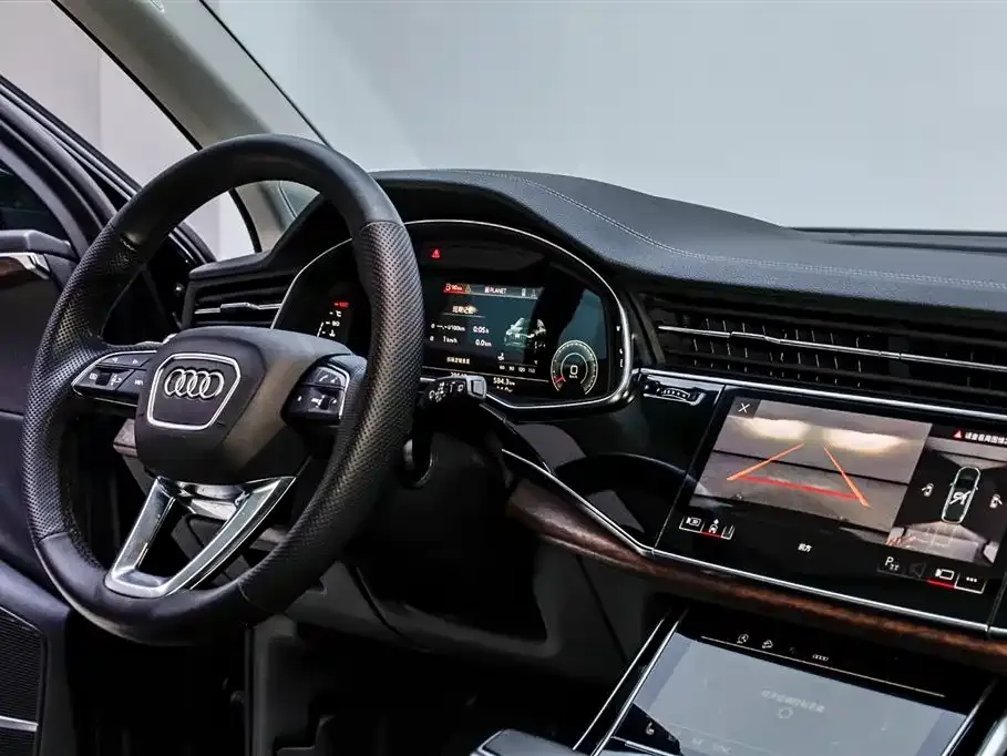 Audi Q7 — фото 9