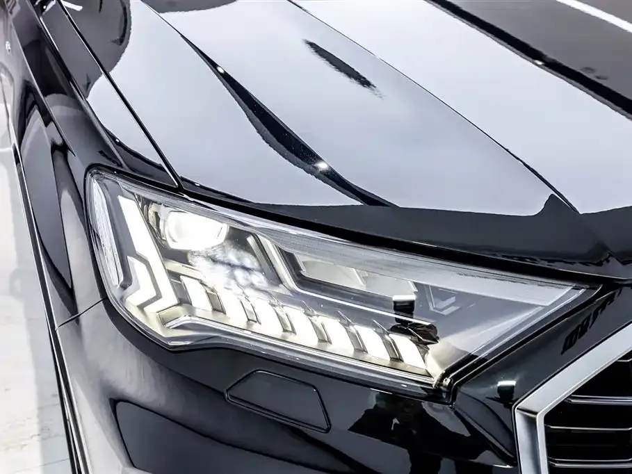 Audi Q7 — фото 10