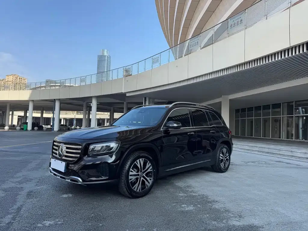 Mercedes-Benz GLB — фото 1