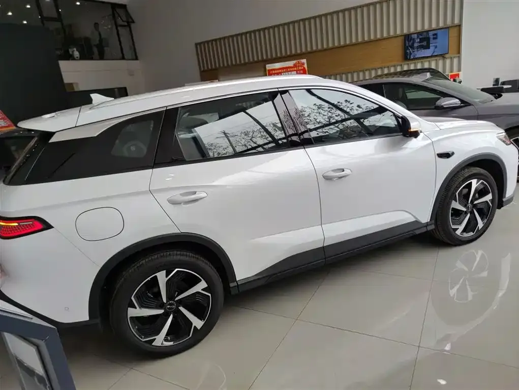 BYD Seal 05 DM-i — фото 10