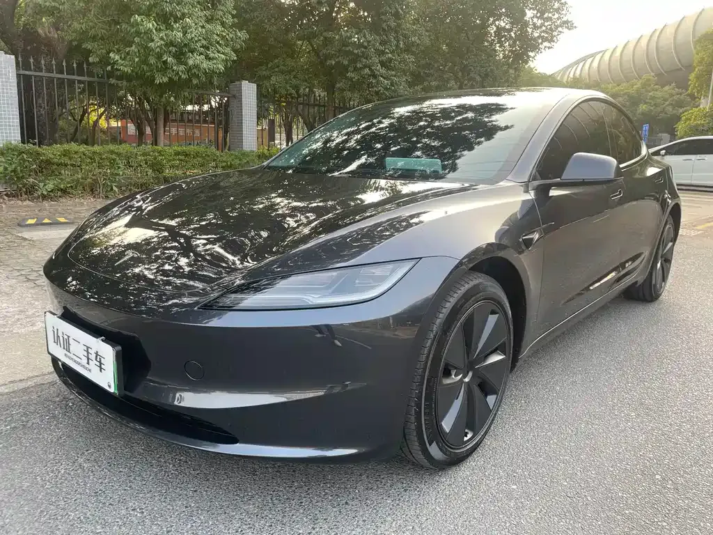 Tesla Model 3 — фото 1