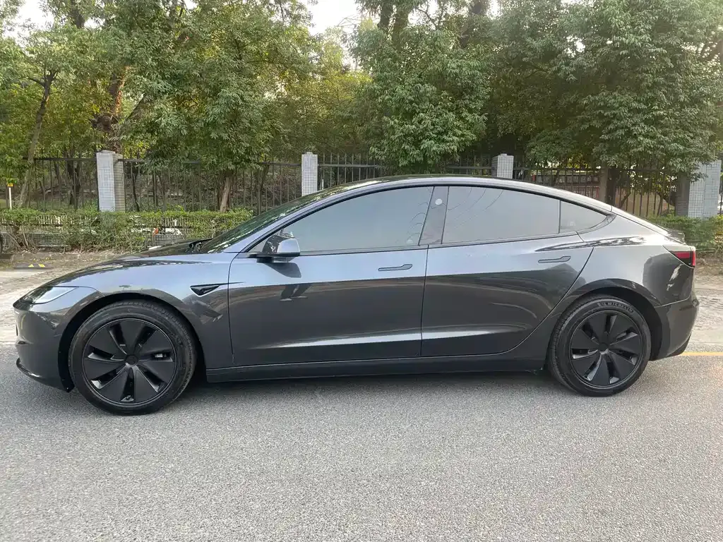 Tesla Model 3 — фото 8
